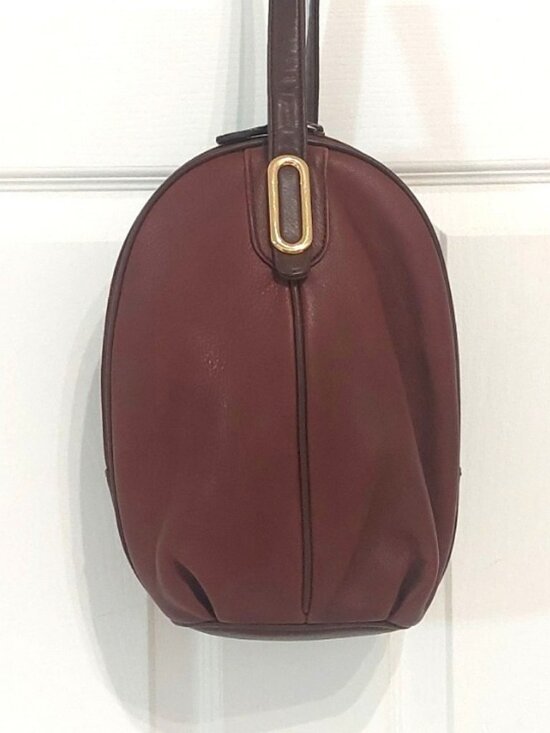 Aurielle Handbags - Vintage Aurielle Leather Sling Bag – Excellent Condition